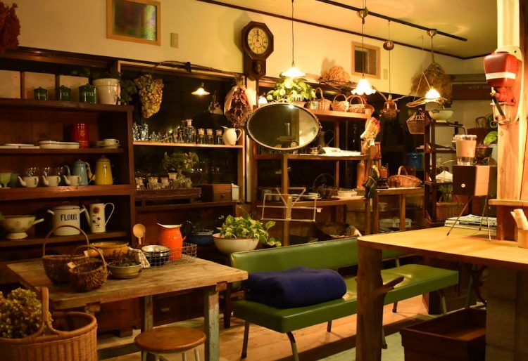 「自然素材の家に似合う、福島県内のヴィンテージ小道具屋『Glow』」の画像