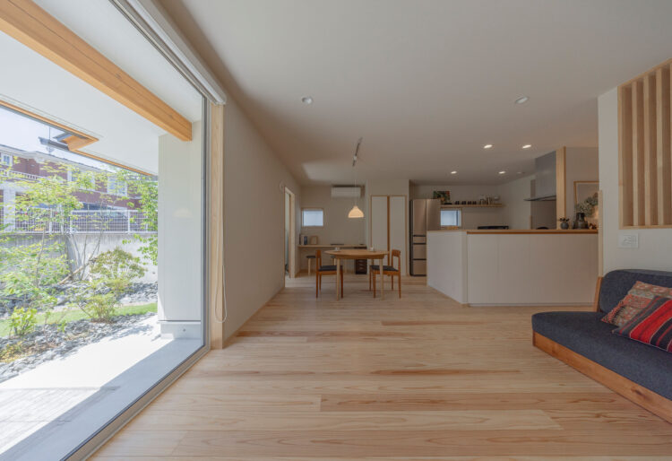 一年を通して心地よく。素足にやさしい無垢床の温もりの画像