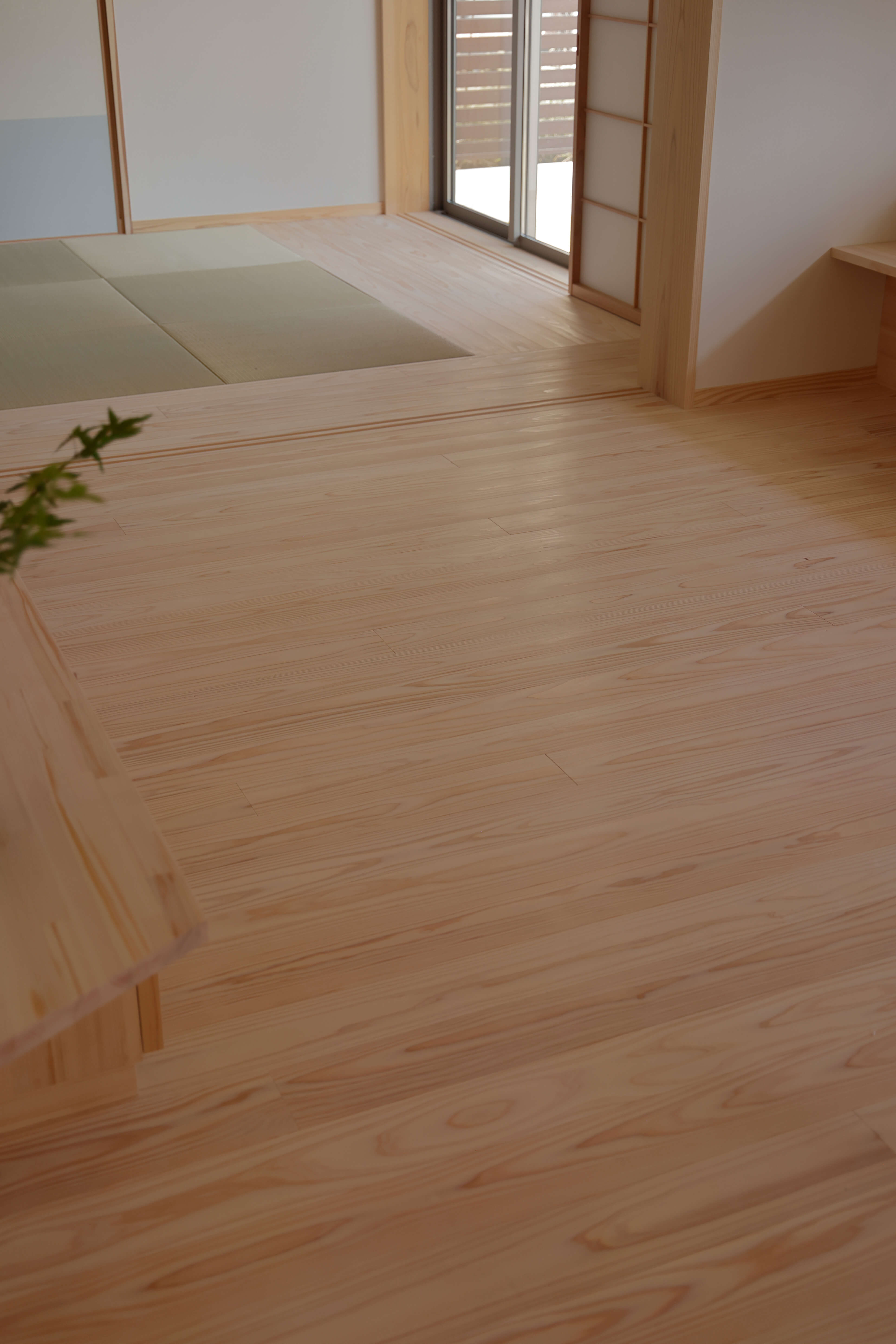 風合いや感触を味わえる無垢床の魅力