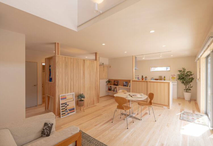 安らぎに包まれる、心地よいリビングのある暮らしの画像