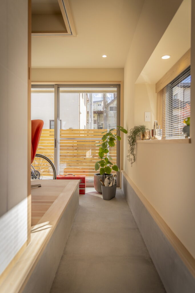 土や砂も気にせず迎え入れる土間