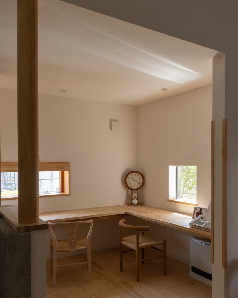 日常とゆるやかに分けた、落ち着いたワークスペース