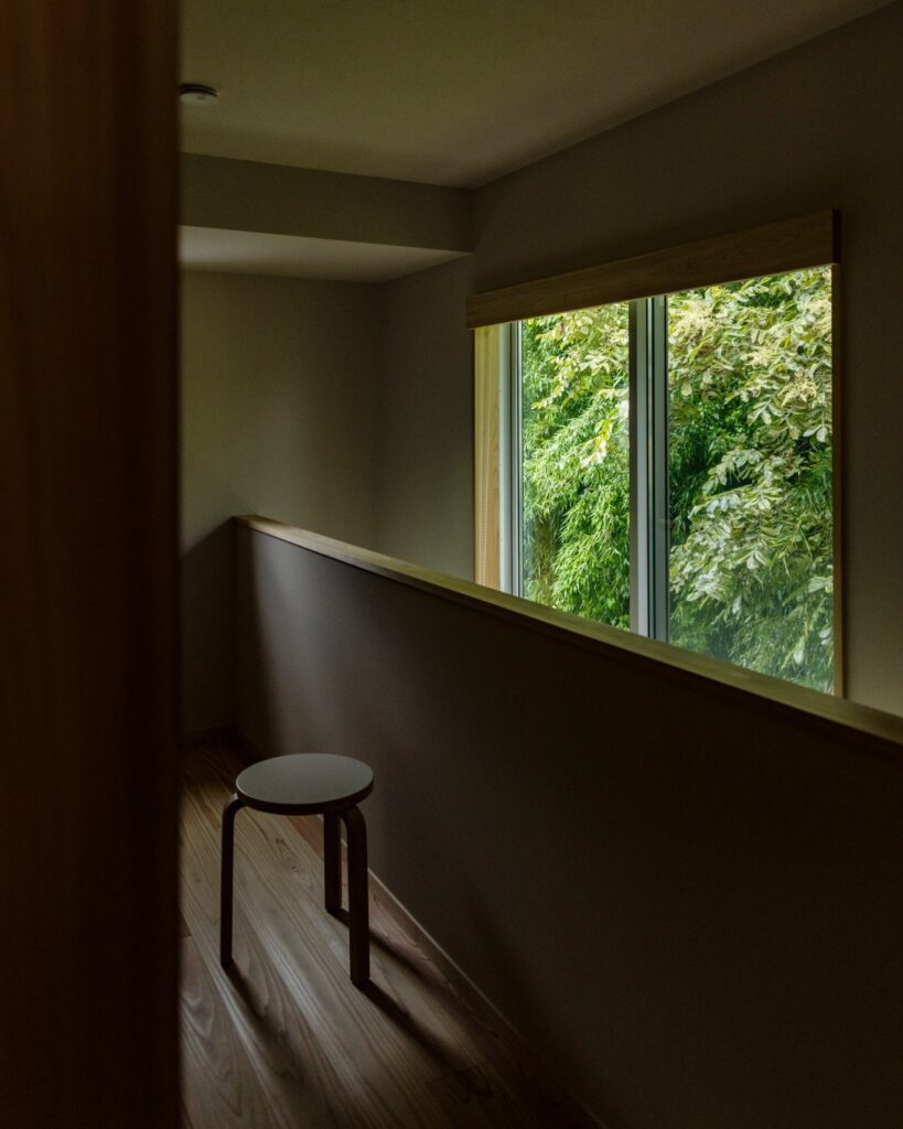 窓の向こうに広がる、自然とともに過ごす空間