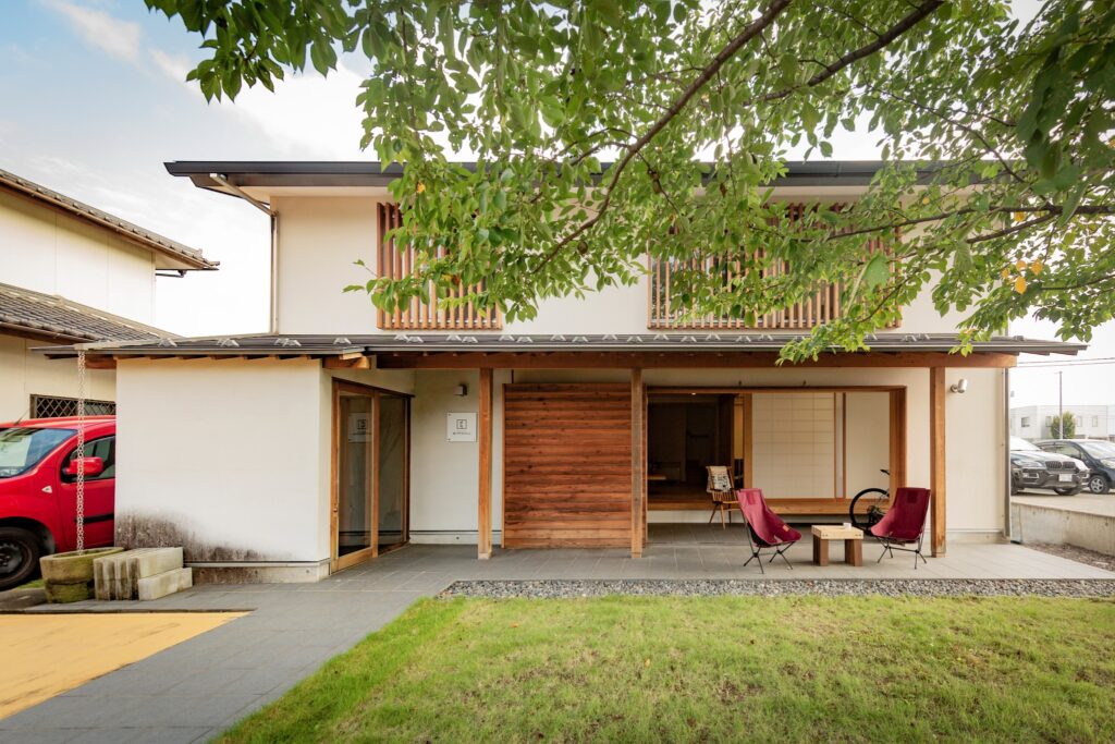 内と外をつなぐ、土間と縁側のある住まい